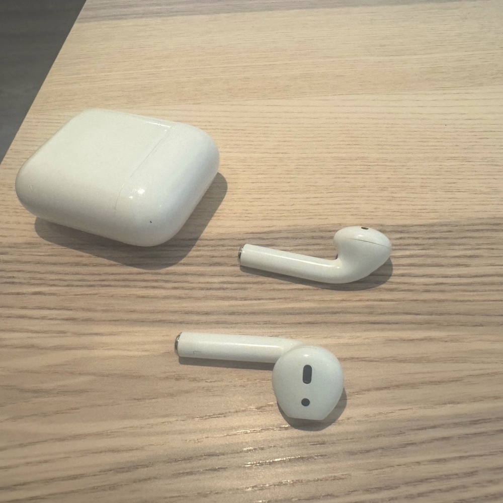 Apple AirPods 1st Gen Wireless Earbuds with Charging Case